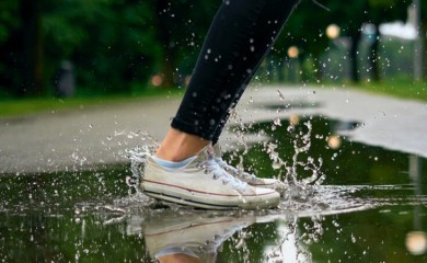 Kako da vam patike ostanu suve i po kiši: Ovaj trik će vas oduševiti