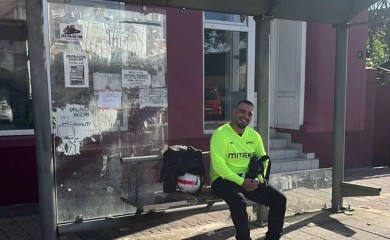 Što je sigurno, sigurno je: Darka Lazića snimili na autobuskoj stanici!