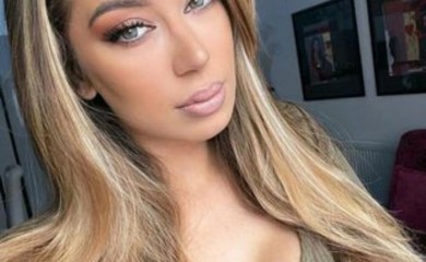 PEH NA NASTUPU! Pjevačici Tei Tairović ISPALE GRUDI, uska haljina NIJE izdržala performans