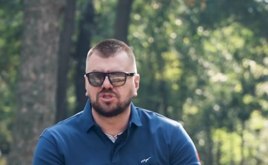 Janjuš u strasnom zagrljaju crnke: Bivši zadrugar se prepustio strastima