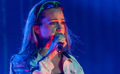 MIMI MERCEDEZ TVRDI DA JU JE PRETUKLO OBEZBJEĐENJE Sve se desilo dok je njen dečko nastupao