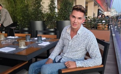 Bio profesor i pjevač, ušao u „Zadrugu“, a sada zarađuje od dekoracija – evo gdje je danas Nikola Bokun!