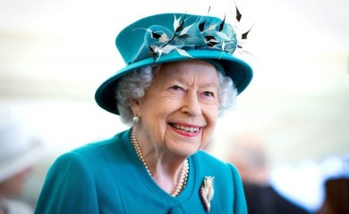 Nikad intimniji detalji iz života Elizabete II: Na porođaju su je drogirali, a sumnja se da je imala i rak
