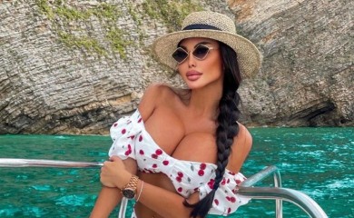 OBJAVILA SNIMAK IZ ORDINACIJE Maja Marinković opet na remontu, radila grudi, oči, usne, jagodice, nos, a sad izgleda ovako