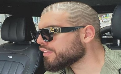 "A MOŽDA IMA DVE MAME" Adam Adaktar sve FRAPIRAO izjavom - ODGOVORIO na škakljiva pitanja