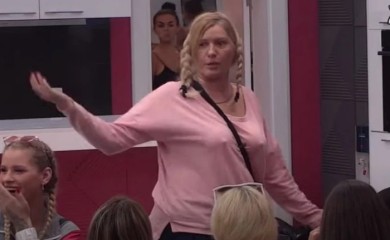 "JECO, HOĆEŠ LI SE KUPATI?" Jelena Golubović zapanjila zadrugare svojom NEHIGIJENOM: "Teško ćemo se osloboditi ovog smrada"!