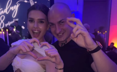 Ovaj kadar je sve iznenadio! Kćerka Zdravka Čolića pozirala sa Desingericom