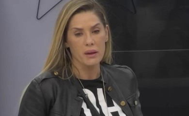 ZAPALILA BI OVU FOTOGRAFIJU Još jedno šok izdanje Ane Ćurčić bez filera, botoksa i silikonskih usana!