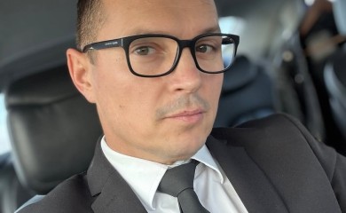 Pjevač uvučen u mafijaški obračun! Ko je folker čije su slike kriminalci koristili u lažnim pasošima?