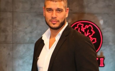 ZA 2 MJESECA NAPUCAO MIŠIĆE I IZGLEDA BRUTALNO! Dejan skinuo majicu i pokazao IZVAJANO tijelo, Aleksandri neće biti dobro!