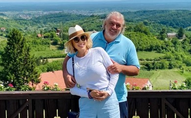 "BACILA SAM SE NA NJEGA, LEŽALI SMO NA TROTOARU" Lepa Brena se prisjetila izlaska sa Bobom