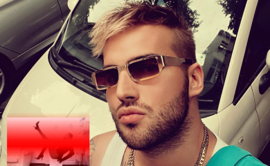 BRENINE SKUPOCJENE ČARAPE NISU SAMO ZA ŽENE: Popularni stilista pozirao u štiklama i u njenim čarapama