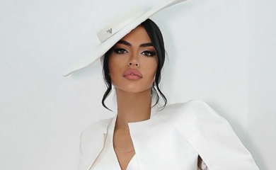 BIVŠA DAMIRA DŽUMHURA SE SNIMALA IZ SVIH UGLOVA: Dejana pokazala zanosne obline nakon porođaja