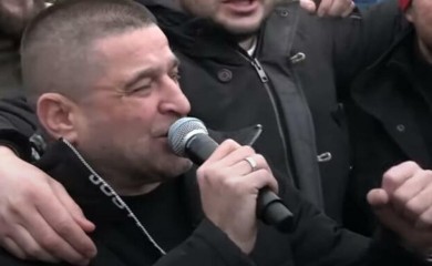 BAJA MALI KNINDŽA DAO BAKŠIŠ dječaku iz PUBLIKE! Pjevač gestom oduševio sve PRISUTNE , orila se PJESMA