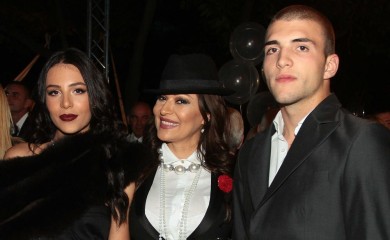 DOK VELJKO PROTESTUJE PROTIV GEJ PARADE, ANASTASIJA IH PODRŽAVA SVIM SRCEM