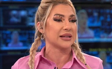 VOZI I PJEVA, A DIJETE NIJE VEZALA! Jovana Jeremić na meti osuda zbog NEODGOVORNOG ponašanja - "Šta bi bilo da zakoči?"