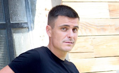 SVI ZNATE OVOG GLUMCA, A NEMATE POJMA DA JE ON OTAC VUKA KOSTIĆA: Svi ga pamte po ovoj sceni iz SREĆNIH LJUDI!