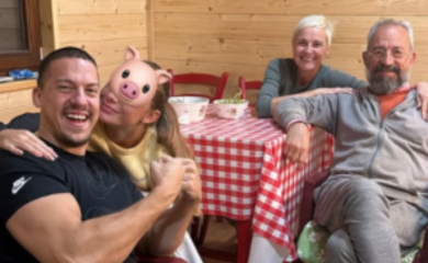 Baka Prase upoznao novu djevojku s roditeljima: „Otac rekao da je snajka grom!“