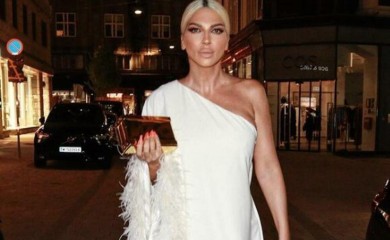 JK POZIRA U MINI BIKINIJU, A VEĆU PAŽNJU PRIVUKLO NJENO LICE BEZ ŠMINKE: Karleuša iznenadila sve prirodnim izdanjem, kakva BOMBA!