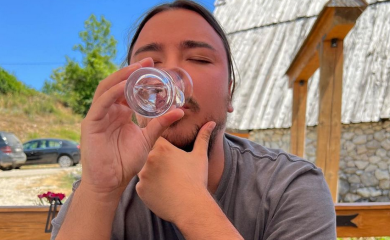 Moj otac je zbog duga ubio čovjeka: Mir traži u manastiru, a potresni detalji iz života pjevača Milana Stankovića tjeraju suze na oči!