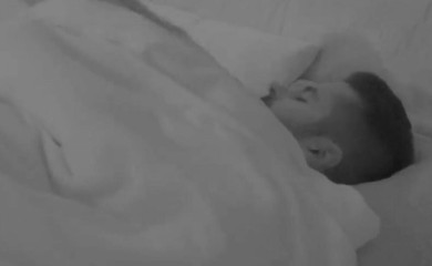 BILAL JOŠ JEDNU ODVEO U KREVET! Evo sa kojom zadrugarkom je sad završio ispod jorgana, sve se ZATRESLO
