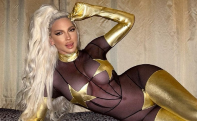 Karleuša u providnom kombinezonu: “Zlatni” dijelovi sakrili intimne detalje (VIDEO)