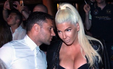 DOSTA JE BILO TUGE ZA KARLEUŠU, DESILA SE LJUBAV: Razvod od Duška nju nije POREMETIO, isplivala je ŠOK ISTINA!