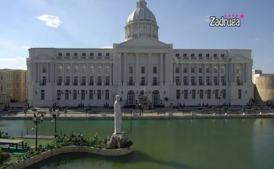 OVA BIVŠA ZADRUGARKA SE VEČERAS VRAĆA NA IMANJE! Pjevačica spremna da napravi potpuni LOM, a sa njom stiže i još neko dobro poznat ukućanima!