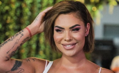 MINA VRBAŠKI UHVAĆENA U STRASNOM LJUBLJENJU SA OVIM MUŠKARCEM: Svi ga ZNATE, a oko njih sve PUCA