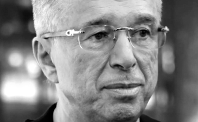 Vječna kuća ostala bez njegovog imena: SKINUTA SLOVA SA SPOMENIKA SAŠE POPOVIĆA!