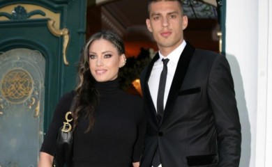 VUJADIN URLAO NA MIRKU VASILJEVIĆ PRED SVIMA?! Fudbaler napravio HAOS na crvenom tepihu - "Beži, bre! Idi sama!"