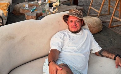 Šok u emisiji “Narod pita”: Taksista optužio Gastoza da mu je urinirao u autu!