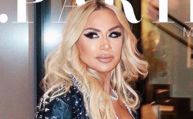 SELMA NA SNIJEGU POZIRALA SAMO U BRUSHALTERU! Na pragu 5. decenije raspametila izgledom