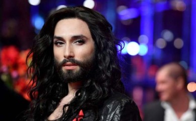 KAKO DANAS IZGLEDA KONČITA VURST: Od žene sa bradom nije ostalo ništa