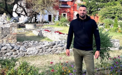 "DA ŽIVI U MOM SELU, SPALILI BI JE NA LOMAČI" Vladimir Tomović se obrušio na Jovanu Jeremić