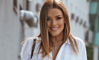 BOMBA POSLIJE POROĐAJA! Jelena Kostov samo u PEŠKIRU, svi komentarišu njen VRELI IZGLED!