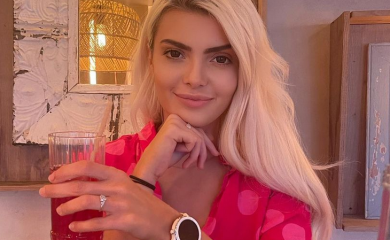 NIŠTA NIJE OSTAVILA MAŠTI NA VOLJU: Ella Dvornik pokazala silikonske grudi