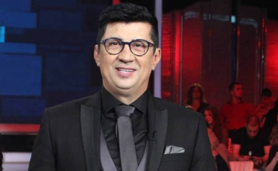 "Ona je meni platila zube, ja njoj silikone! Birao sam veličinu, ODGOVARA SAMO POD MOJOM ŠAKOM": Naš voditelj (60) bio u braku sa 25 godine mlađom