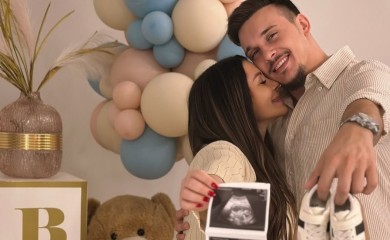 "NAŠE MALO ČUDO JE NA PUTU" Pjevačica Aleksandra Bursać čeka dijete sa 11 godina mlađim kolegom