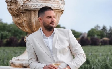 "Prišla je i polila ga benzinom" Ljubi Perućici obožavateljka zapalila auto