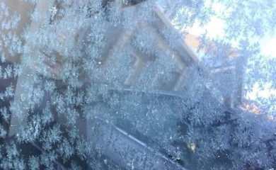 Sjajan trik: Ovako možete ukloniti led sa stakla automobila za samo 10 sekundi