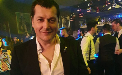 Kako si ovo mogao da uradiš mami? Pejovića napala kćerka kada je vidjela drugu ženu u njegovom krilu, pjevač ispričao hit scenu!