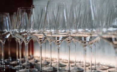 Čaše vam nikada nisu potpuno čiste? Uz ovaj super trik vratićete im stari sjaj