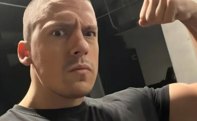 Usta rade sve djevojke na svijetu! Baka Prase stao u odbranu svoje djevojke