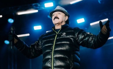 HARIS DŽINOVIĆ UŽIVA SA NOVOM DJEVOJKOM Pjevač u ljubavi sa 20 godina mlađom