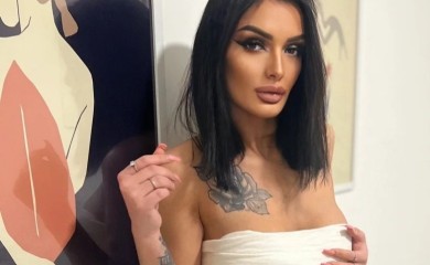 PRODAJE INTIMNE FOTKE MJESEC DANA NAKON POROĐAJA Viki Mitrović otvorila profil na sajtu za odrasle