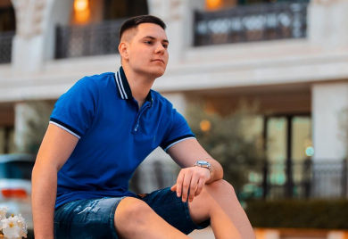SLUPAO AUTO OD 300.000 EURA: On je najbogatiji srbijanski influenser