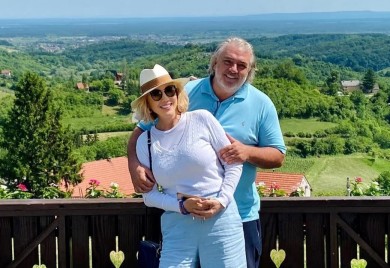 "BACILA SAM SE NA NJEGA, LEŽALI SMO NA TROTOARU" Lepa Brena se prisjetila izlaska sa Bobom