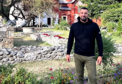 "DA ŽIVI U MOM SELU, SPALILI BI JE NA LOMAČI" Vladimir Tomović se obrušio na Jovanu Jeremić