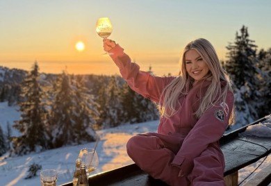 Provokativna objava sa bazena: Sanja pokazala da ljubav ponovo cvjeta